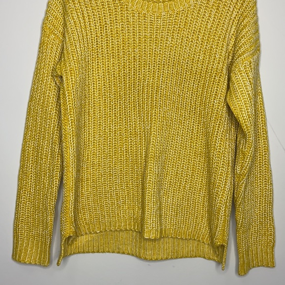 Yellow & White Crewneck Knit Sweater - Picture 3 of 13